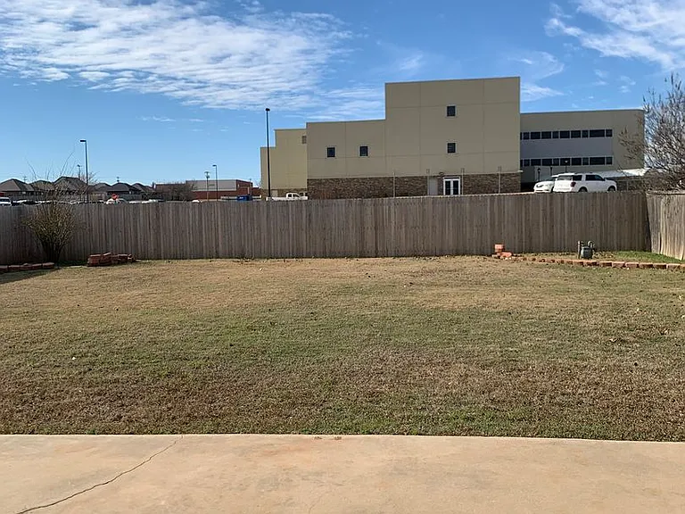 517 Post Oak Ln — Photo 43