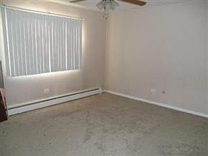 5th image of 1045 Todd Farm Dr APT 4