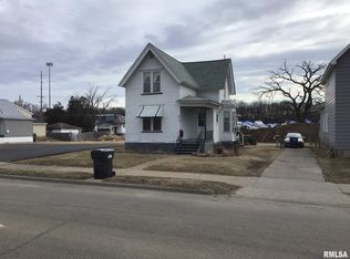 915 N 2nd St, Clinton, IA 52732