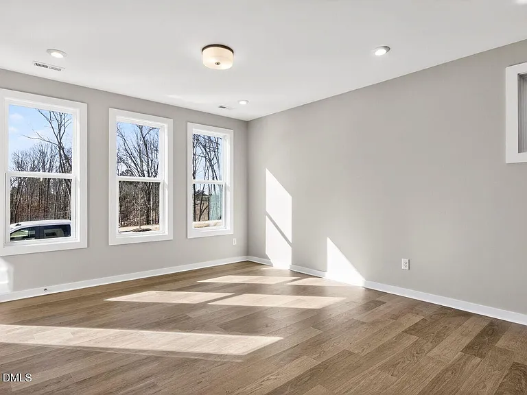 85 Parkland Dr — Photo 8