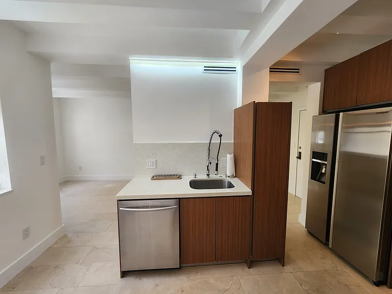 1390 Ocean Dr #402 — Photo 18
