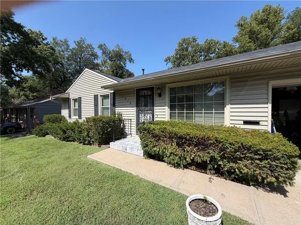 7914 W 86th St, Overland Park, KS 66212