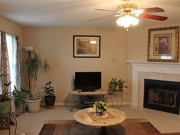 3rd image of 75 Badger Ct