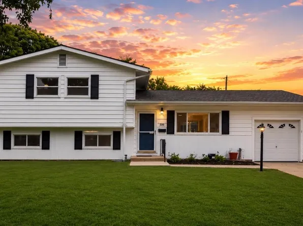 995 N Country Acres Ave, Wichita, KS 67212