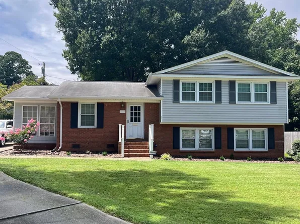 4222 Woodleaf Rd, Charlotte, NC 28205