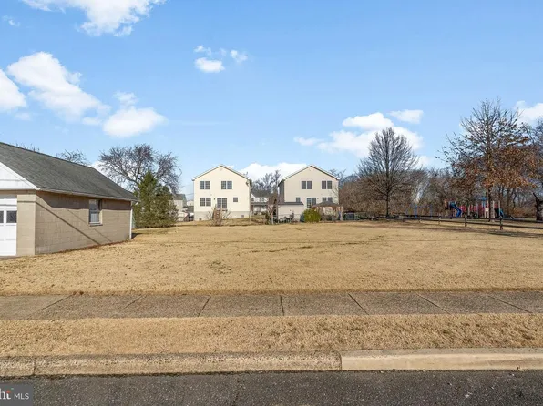 720 Oakland Ave, Burlington, NJ 08016