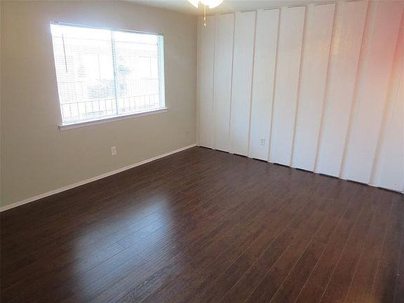 3rd image of 2910 Throckmorton St APT 208