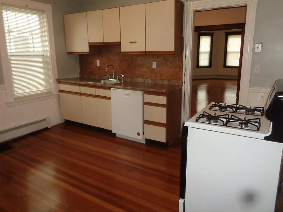 61 Grove St #1