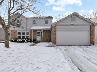 27W101 Sycamore Ln, Winfield, IL 60190