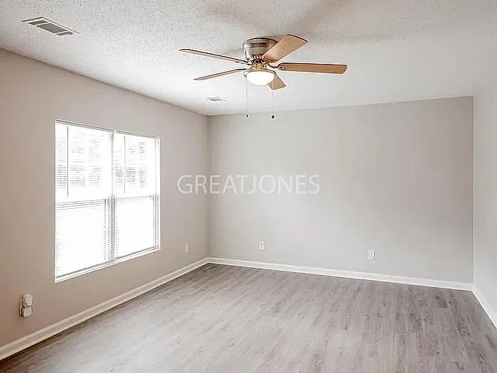 3 bed, 2.0 bath, 1222 sqft, $1,397 — Photo 3