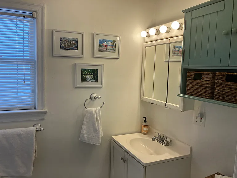 1025 Catherine St — Photo 14