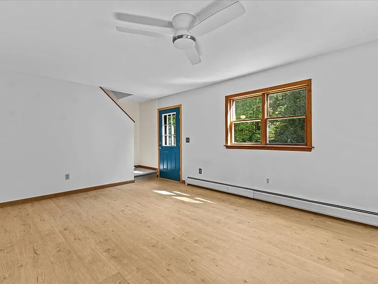 1672 Sweet Hollow Rd — Photo 12