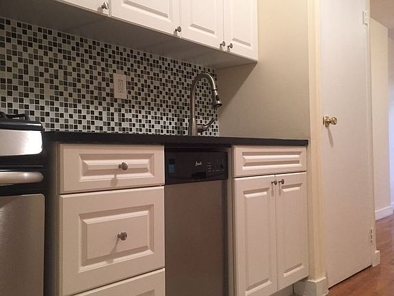 5th image of 423 W 45th St #5FFE