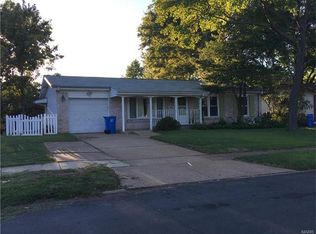 95 Bon Aire Dr, Florissant, MO 63033
