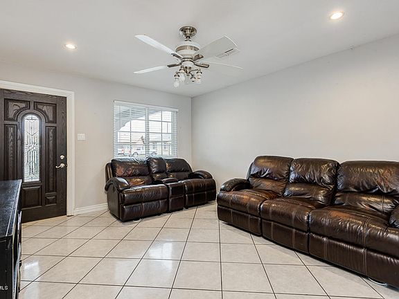 5th image of 3111 N 57th Dr