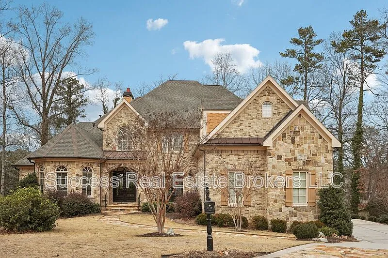 4 bed, 4.5 bath, 5920 sqft, $5,500 — Photo 2