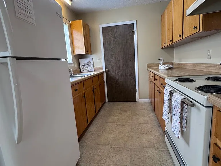 324 Montgomery St — Photo 10