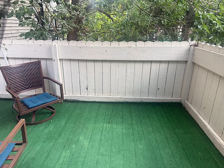 106 N 8th St #5 — Photo 8