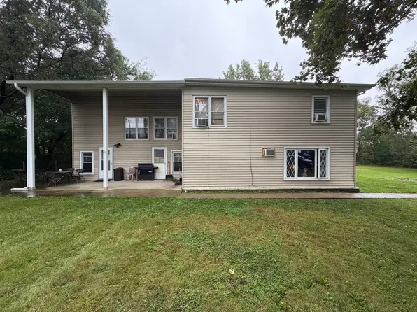 211 W Woodlawn Ave, Hinckley, IL 60520