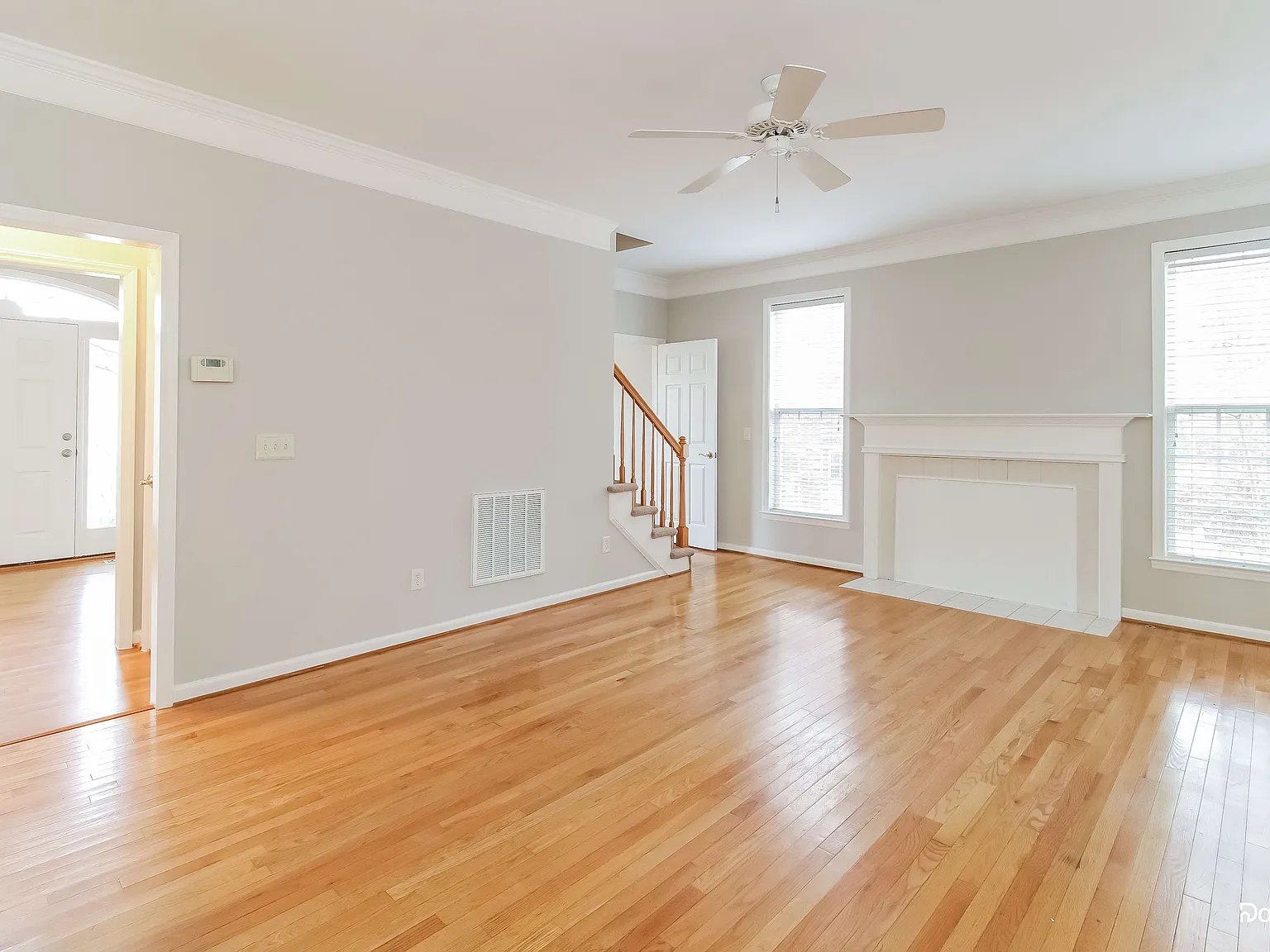 4 bed, 2.5 bath, 2500 sqft, $2,700 — Photo 4