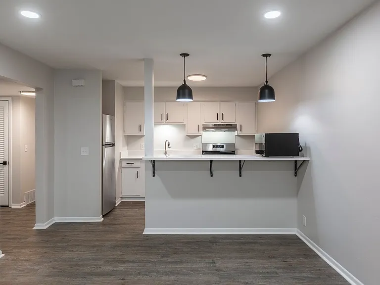 3833 Cuming St — Photo 2