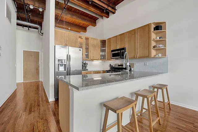 525 W Superior St #322 — Photo 5