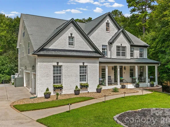 121 Isle Run Dr, Mooresville, NC 28117