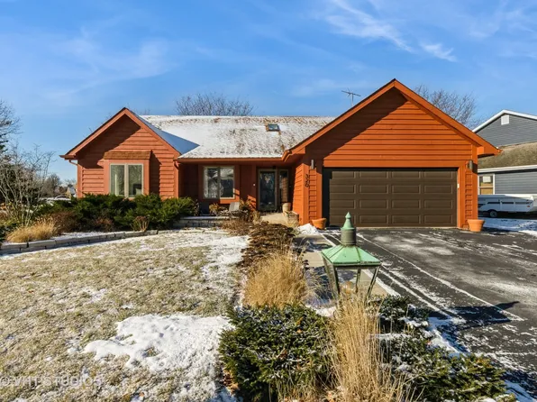 320 Mainsail Dr, Grayslake, IL 60030