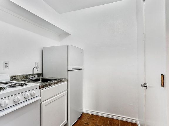 3rd image of 410 S Murat St