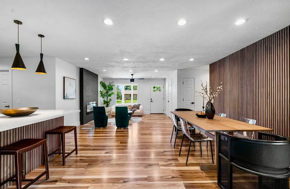 4 bed, 2000 sqft, $2,300 — Photo 2