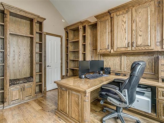 5th image of 4324 Finch Dr