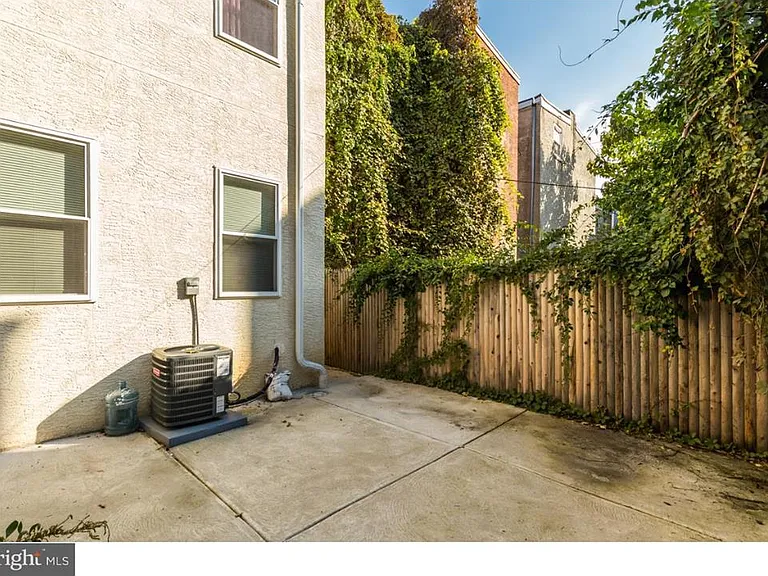1616 Brown St #1 — Photo 15