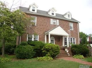 101 Central Pkwy, Merrick, NY 11566
