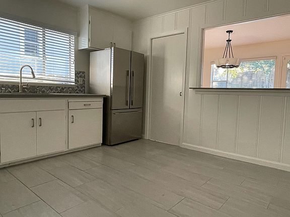 3rd image of 151 Parkview Dr