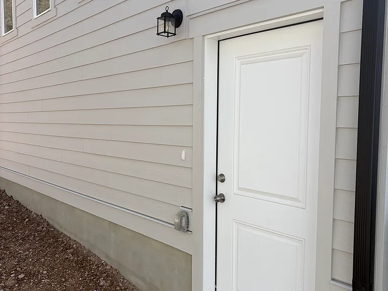 1606 W Canyon Rim Rd #B — Photo 2