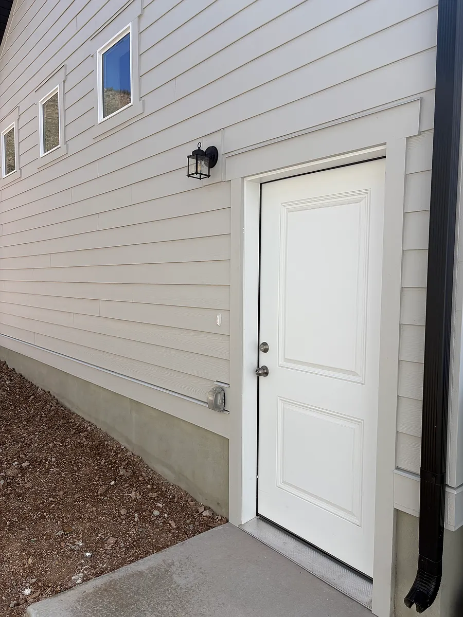 Building Photo - 1606 W Canyon Rim Rd #B