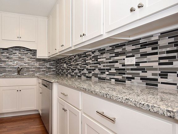 3rd image of 4043 Saratoga Ave #D-105