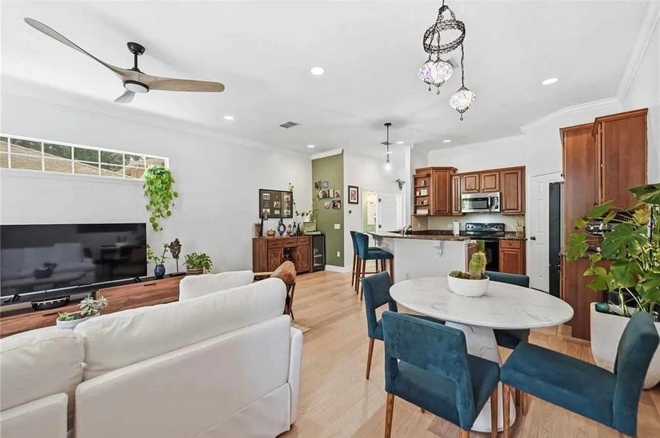 3 bed, 2.5 bath, 1671 sqft, $3,000 — Photo 3