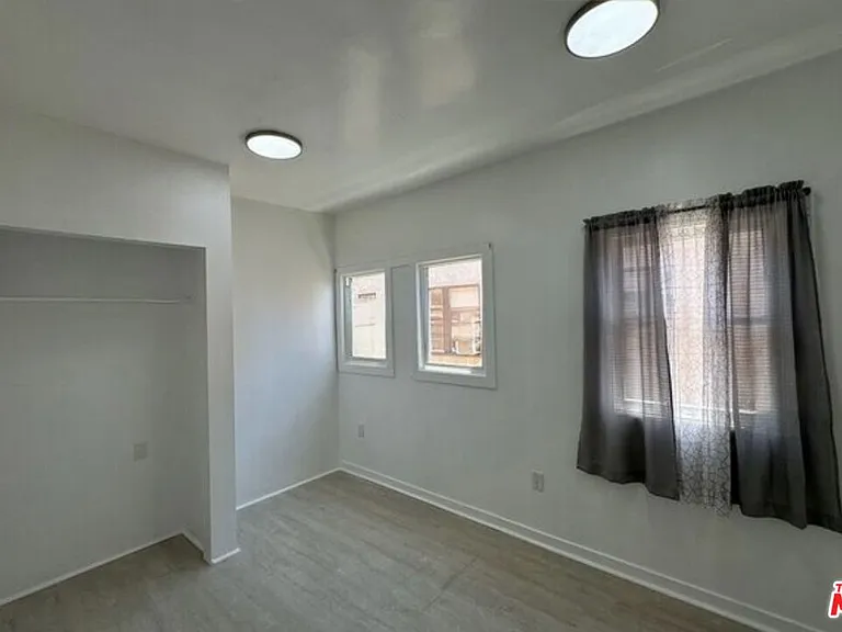 1111 Orizaba Ave #B — Photo 6