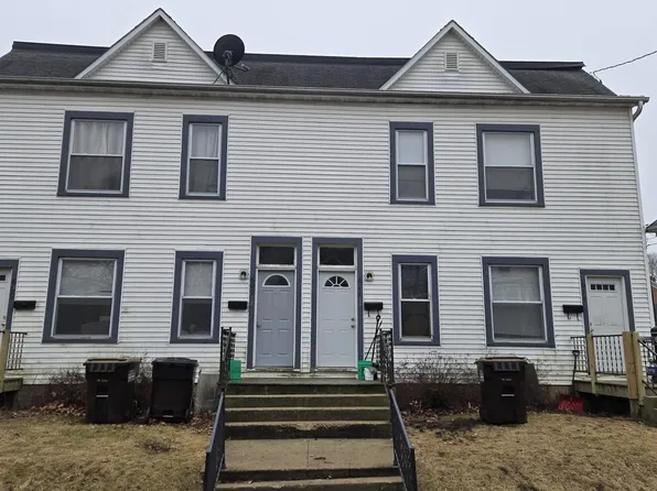 609 W Cottonwood St, Freeport, IL 61032