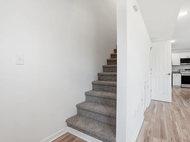 516 Singletary St SE — Photo 25