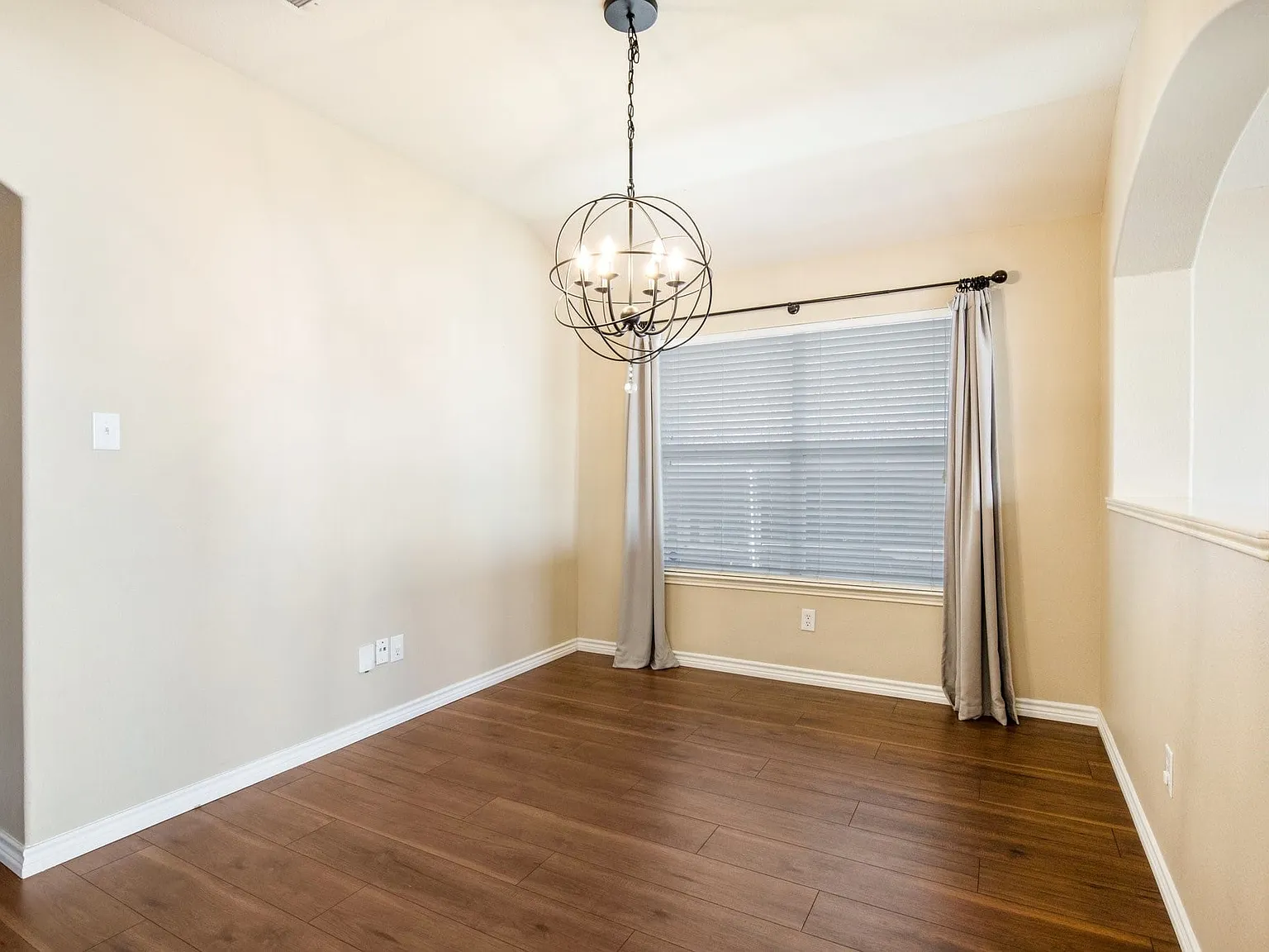 3 bed, 2.0 bath, 1879 sqft, $2,350 — Photo 3
