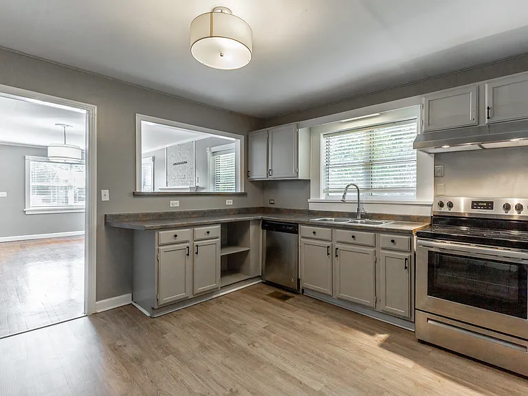 1209 Hanover St — Photo 22