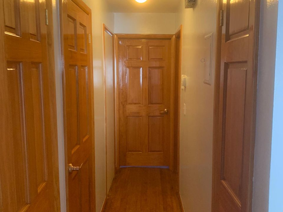 2nd image of 40 Hewitt Ave #1