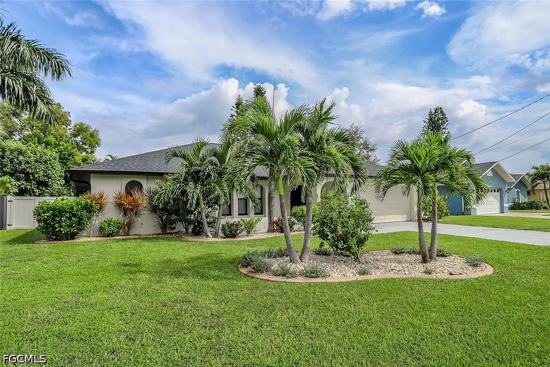 3 bed, 2.0 bath, 1719 sqft, $2,900 — Photo 3
