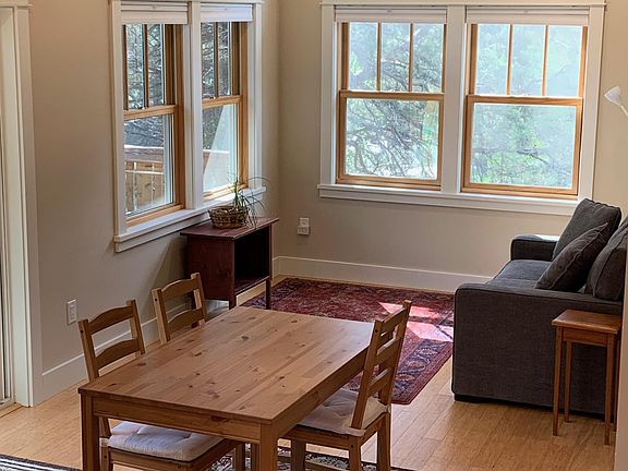 Seating for 4