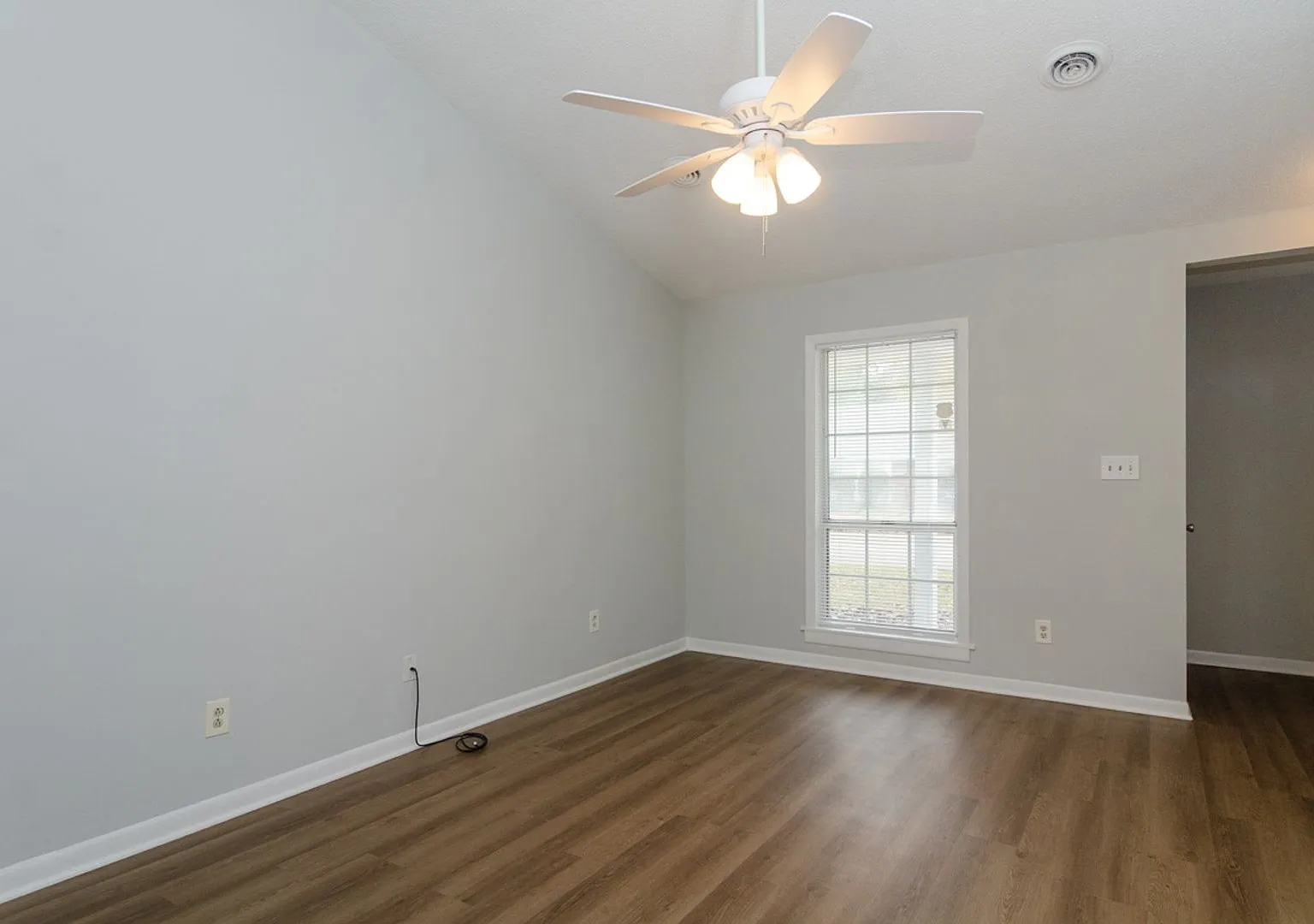 819 Varisty Drive — Photo 3