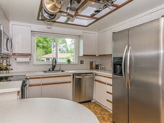 5th image of 5294 Venetian Blvd NE