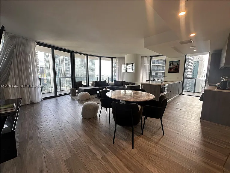 801 S Miami Ave — Photo 11