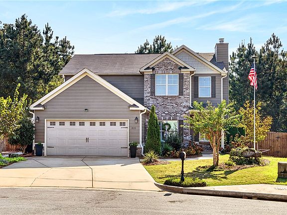 3rd image of 815 Lori Ln
